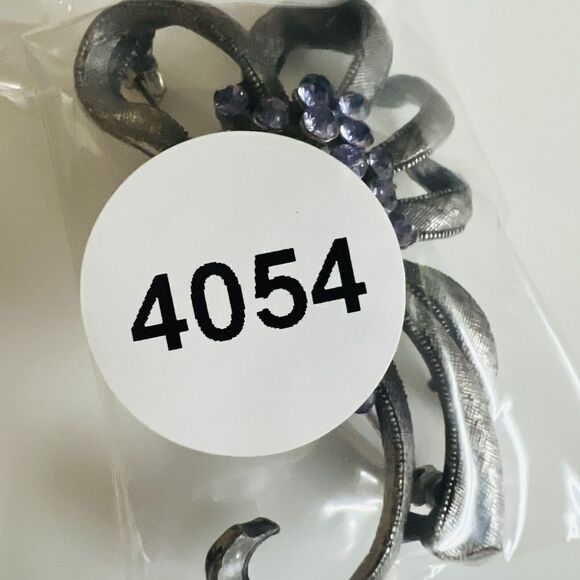 Vintage Purplish Blue Rhinestone Cluster Brooch Silver Tone Bow 4054 - Picture 9 of 9